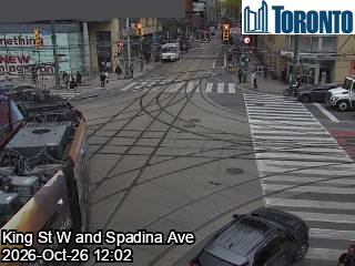 Live traffic camera: Spadina Ave at King St W