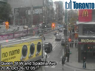 Live traffic camera: Spadina Ave at Queen St W