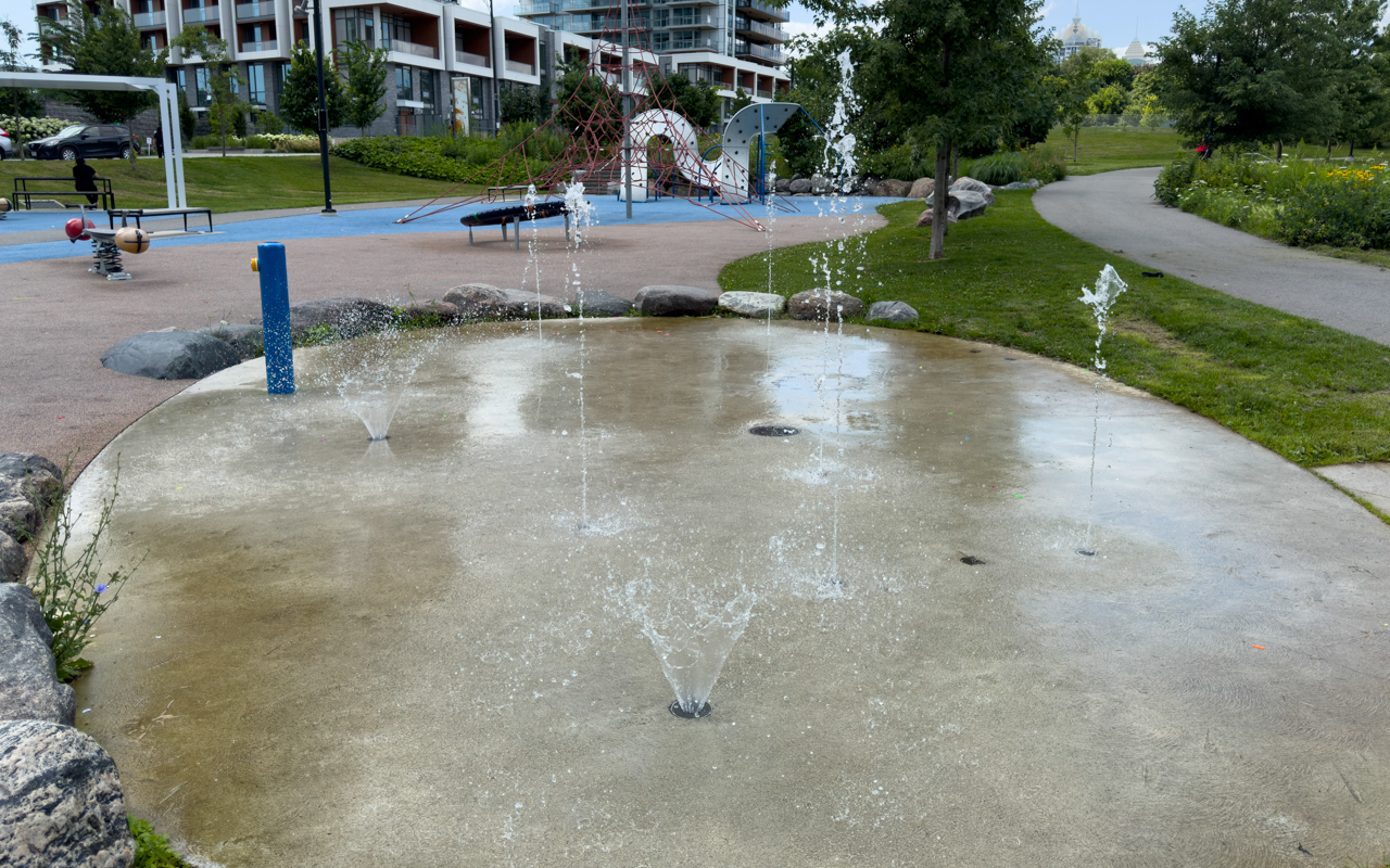 Splash Pad at Ethennonnhawahstihnen' park