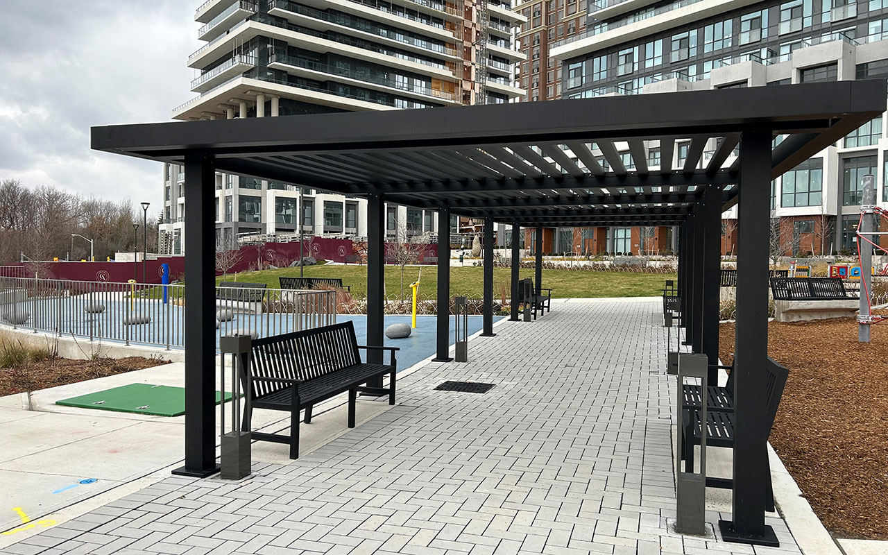 Shade structure with Splash pad behind at Don-Leslie Park.