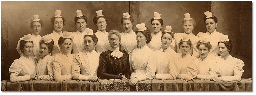 Miss Snively and Class of 1899 nurses