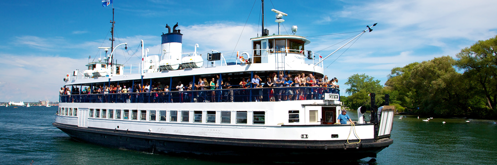 A ferry heading to the Toronto Island Park