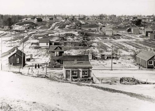 Houses of different sizes and appearance built on a former farmer's field with many vacant lots between