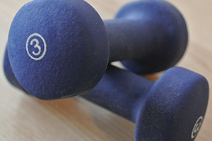 A photo of two dumbbells.