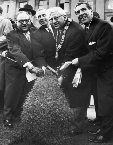 Toronto mayors past and present lifting a piece of sod at City Hall site