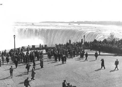 Arrival at Noagara Falls