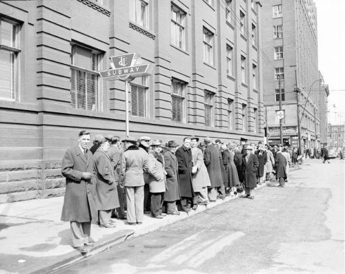 Line up to use subway