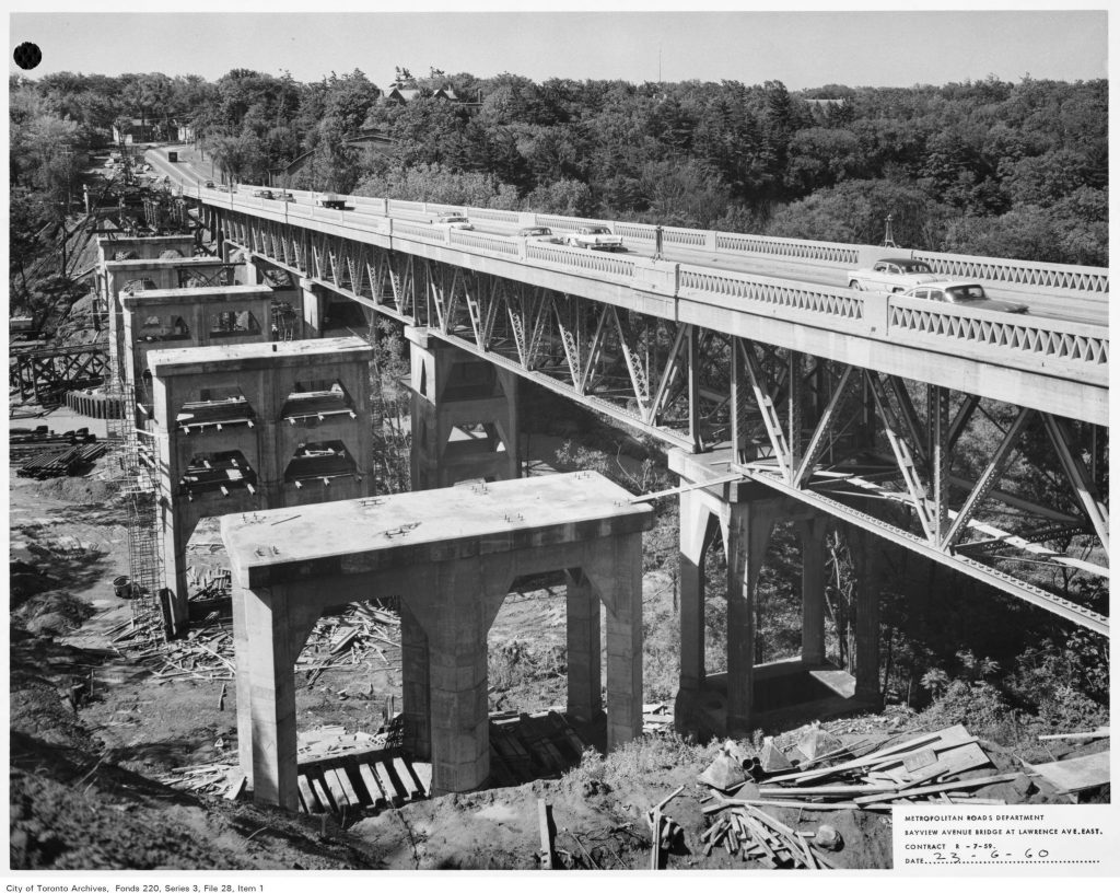 Construction of new Bayview Bridge, next to old bridge