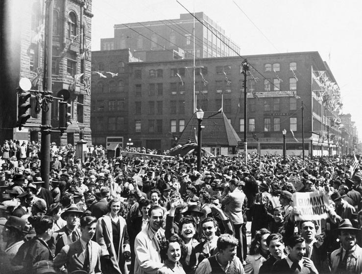 Crowd at Old City Hall stone cenotaph seen from above.