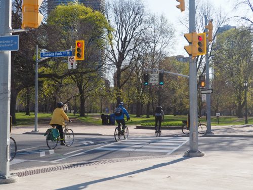 Bicycle signal at Hoskin and Queens Park Cres