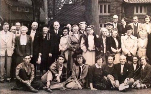 This is an archival photograph showing members of the Baby Point Club in front of the club house