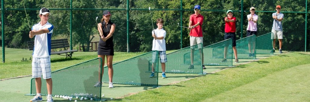 Image of junior golfers practicing