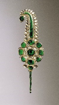 Image info: Sarpech (Turban Ornament), second half of 17th century, fabricated in gold with champlevé and overpainted enamels; worked in "kundan" technique and set with emeralds and diamonds, 13/16 × 2 1/16 × 1/2 in. (17.3 × 5.3 × 1.3 cm), credit: The al-Sabah Collection, Dar al-Athar al Islamiyyah, Kuwait