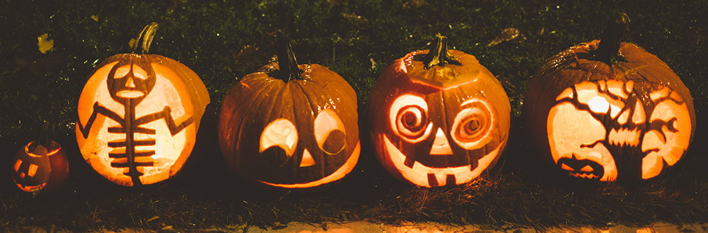 Row of 4 Jack o'lanterns