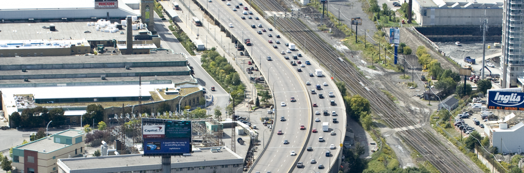 Aerial photo of the Gardiner showing cars