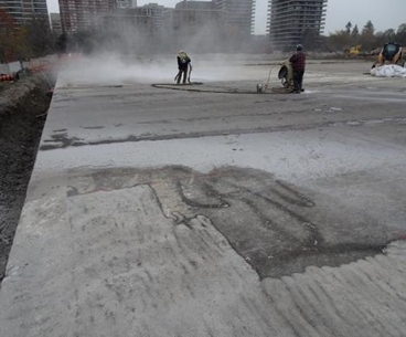 Removing the waterproofing membrane from a reservoir