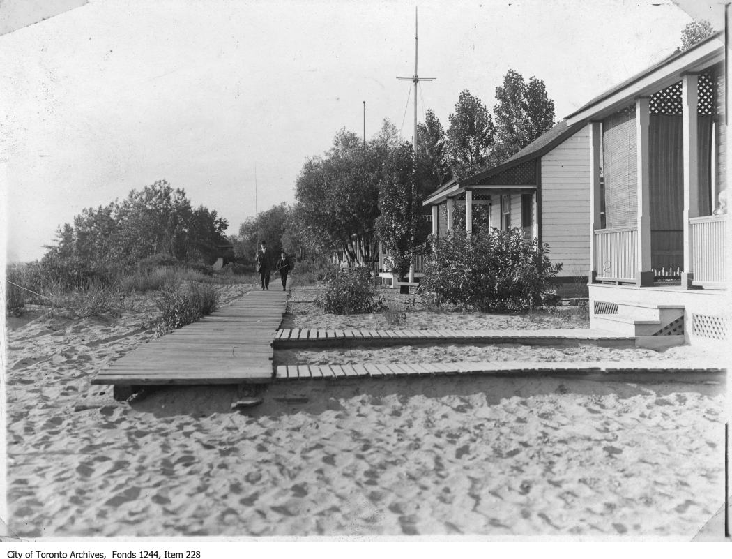 Cottages on west end of Toronto Island