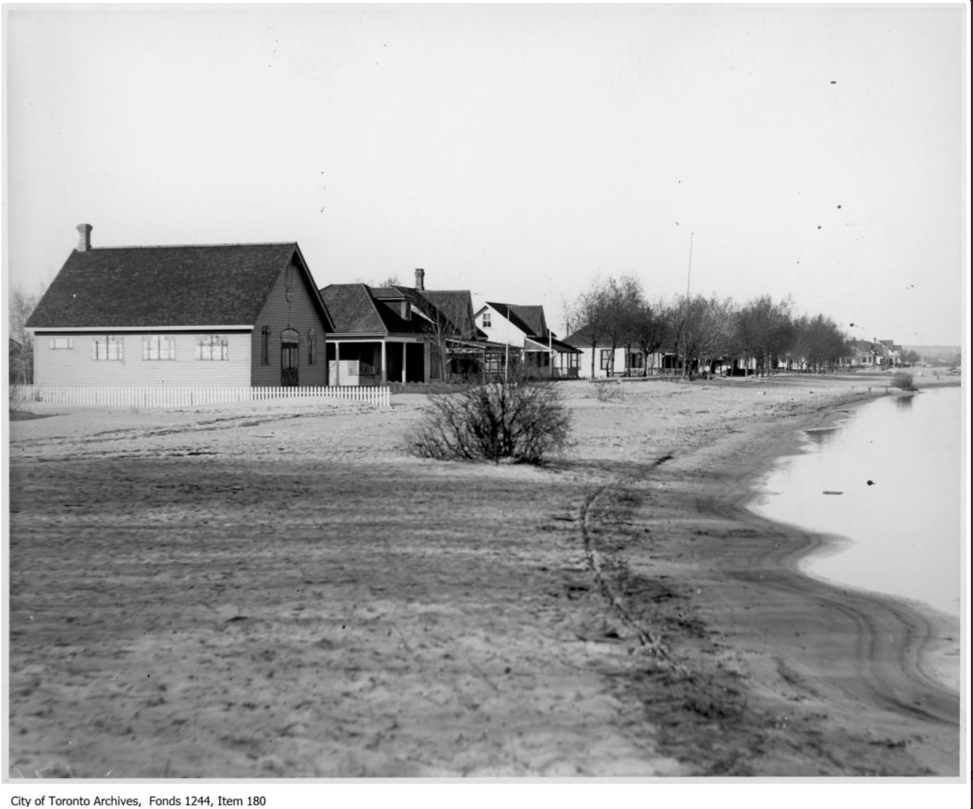 Cottages, probably on Hanlan