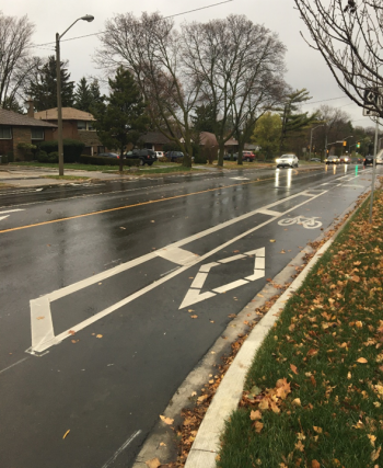 Photo showing the buffered bike lane on the south side of Rathburn Road, looking east