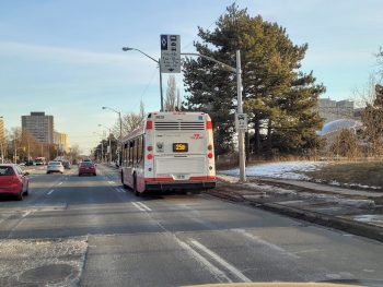 25B Don Mills bus travelling in the HOV lanes on Don Mills Road. Other vehicles are travelling in the same direction, adjacent to the curb lane that the HOV lane is using.