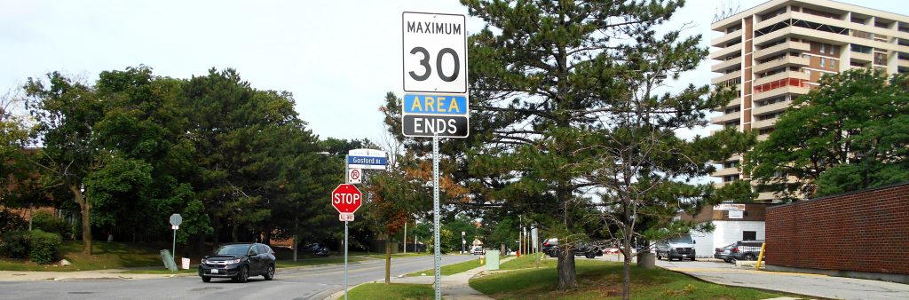 Image of a speed limit sign that reads Maximum 30, Area Ends