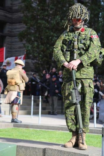 Image of sentries at a Remembrance Day ceremony