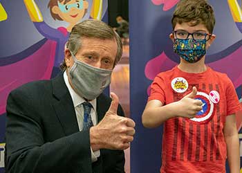Mayor Tory and a little boy giving the thumbs-up sign at a City vaccine clinic