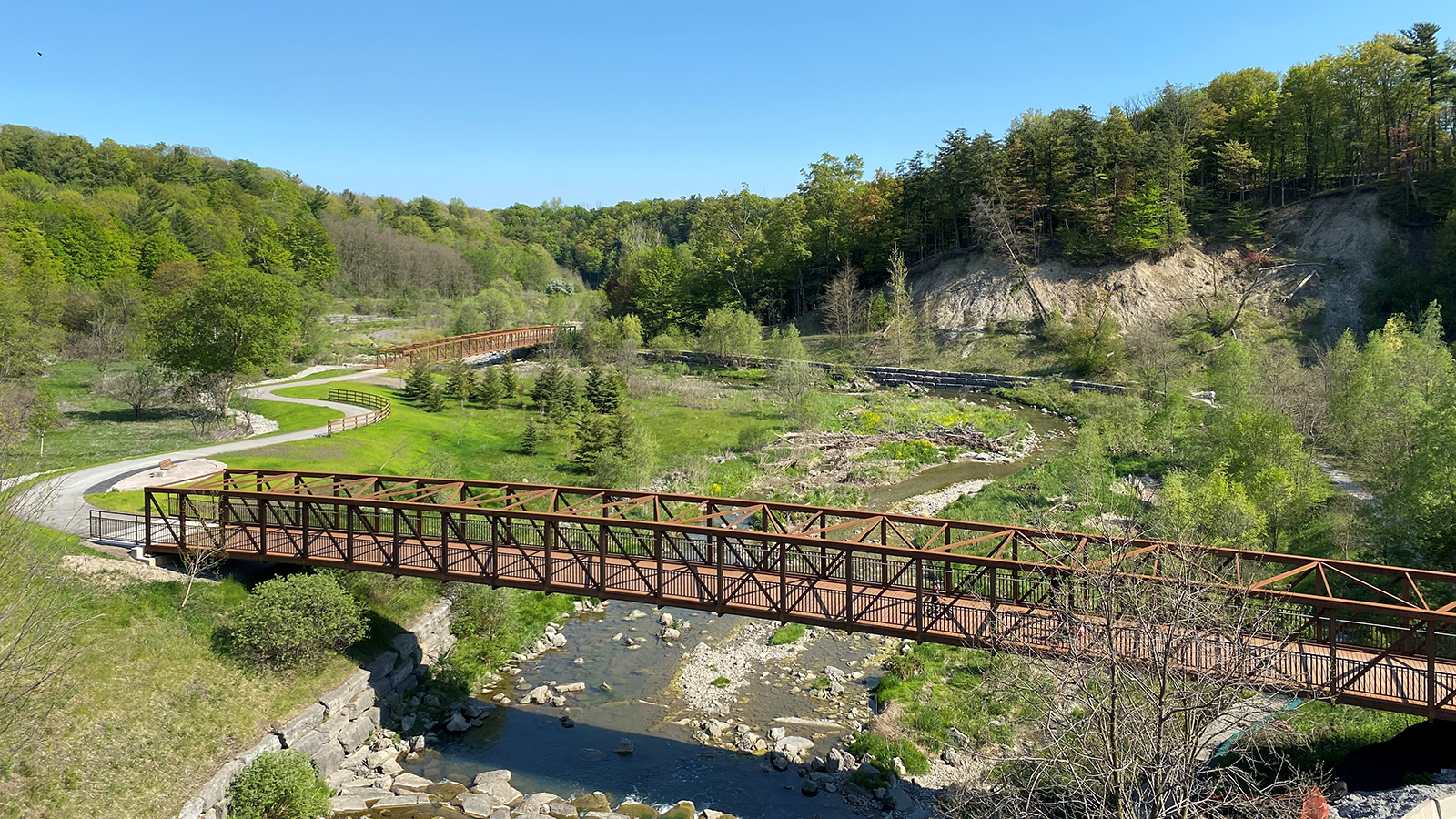 Two new bridges provide access over Morningside Creek to connect Morningside Park with Ellesmere Road and the Meadoway