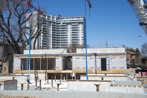 Image of module being craned into place at the craning event for 540 Cedavale Avenue on April 28, 2022.