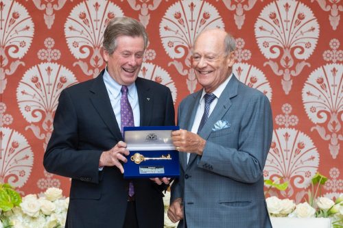 Image of Mayor Tory presenting the Key to the City