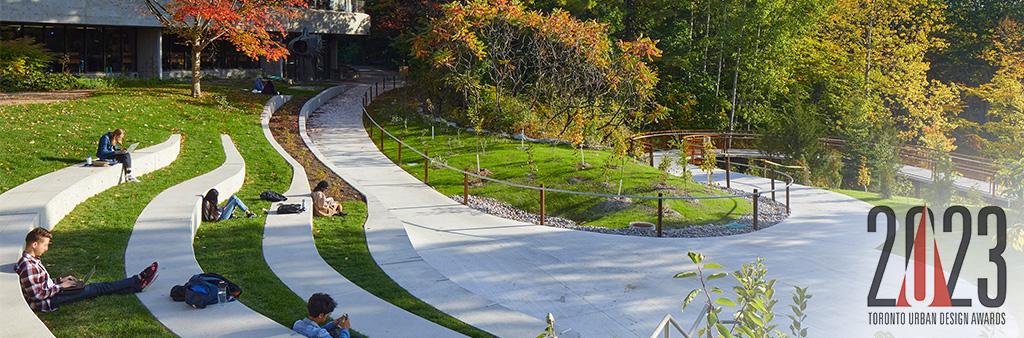 The trail has created several accessible spaces to encourage socialization and provide opportunities for nature-based education. The spaces provide 'outdoor classrooms' for learning and research related to ecology, biology and the culture and the heritage of Indigenous peoples.