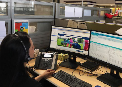 A 311 phone agent answering a call.