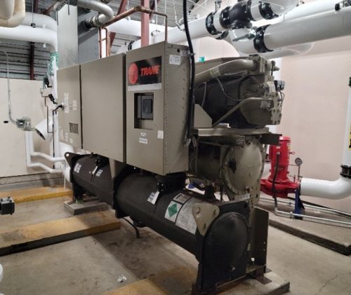 Heat recovery and main chiller in EMS HQ underneath a network of piping.