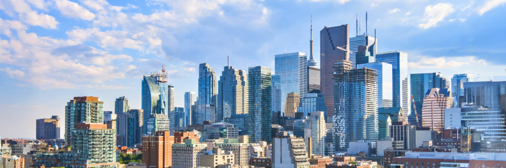 City skyline of Toronto with CN Tower and other buildings.