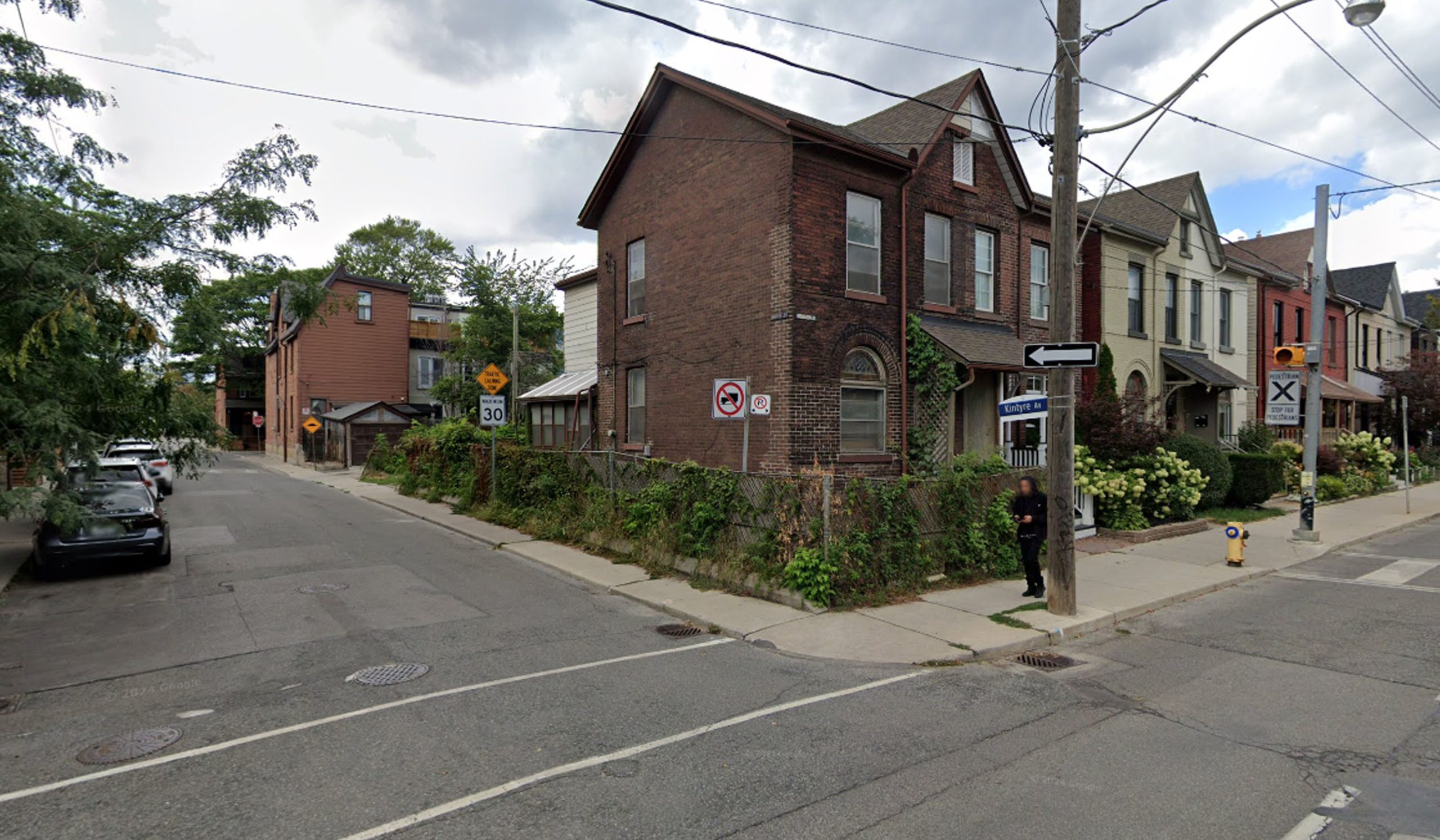 Photo of Kintyre Avenue at Broadview Avenue, looking west